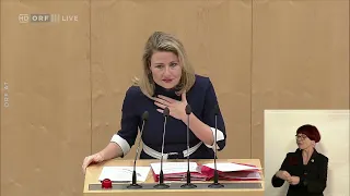 2022-12-15 05 Frage von Eva Maria Holzleitner SPÖ an Susanne Raab, BMin für Frauen und Integration