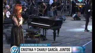 Visión Siete: Asunción Presidencial: Cristina y Charly cantaron el Himno en Plaza de Mayo