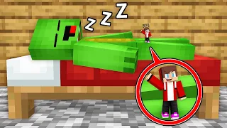 JJ Pranked Sleeping Mikey in Minecraft (Maizen)