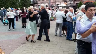 Это танго - безумный танец.🕺💃💕