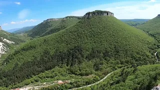 Вид на Мангуп-Кале и озеро Мангуп