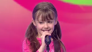 Petite Axelle enchante avec "On N'Oublie Jamais Rien, On Vit Avec" à l'École des Fans !