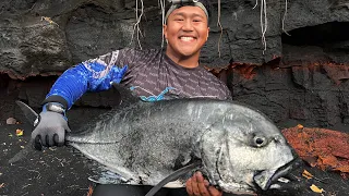 Catching One Of The Strongest Fish ! GT (Giant Trevally)