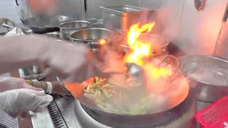 直擊 後廚【鑊氣小炒】咕嚕肉/ 通菜炒魷魚⋯炒法賣相都好正！Directly hit Hong Kong kitchen, stir-fry sweet and sour pork,yummy !