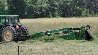 Laying down hay with John Deere Green