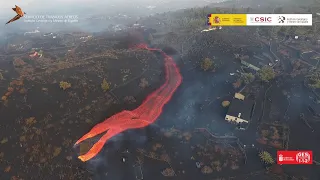 Flujo de lava saliendo a gran velocidad en la nueva boca. Dron (1/10/21) Erupción La Palma IGME-CSIC