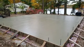 Concrete slab foundation for steel frame building
