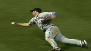 Wright makes a spectacular barehanded catch