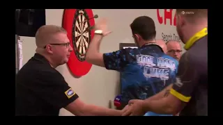 Scott Williams Gives Luke Humphries The Middle Finger