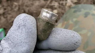 Antpirščiai, monetos ir Romėnų artefaktas