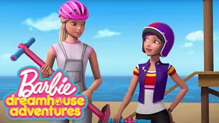 СЕМЕЙНЫЙ ФУТБОЛ НА ПРЫГУНКАХ! Кто же победит? | Barbie Dreamhouse Adventures | @BarbieRussia 3+