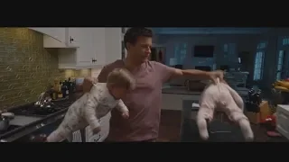 Хочу как ты: Дэйв (Митч) с детьми на кухне (момент из фильма)