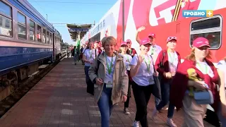 «Поезд Памяти» прибыл в Гродно. Белорусские и российские школьники отправились в поездку на поезде