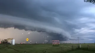 Stormy Conditions Produce Huge Shelf Cloud in Wisconsin