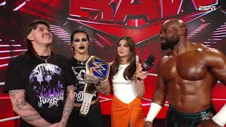 Dominik Mysterio, Rhea Ripley y Apollo Crews en BackStage - WWE RAW 22 de Mayo 2023 Español Latino