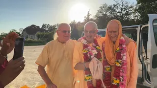 Прибытие Шрипады Бхакти Викаши Свами в общину Нью Маяпур Франция