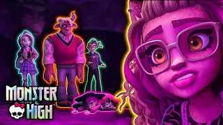 Monster High Family Moments! Featuring Wolves, Electrifying Monsters, and Vampires! | Monster High