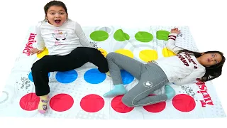 Masal and Öykü Played Twister - funny situations of children