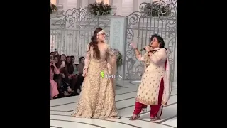 Alize shah fall down on ramp.. #alizehshah #shaziamanzoor