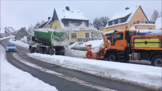 Unimog U 427 Kahlbacher Fräse platz für neuen Schnee Winter 2017 Erzgebirge Winterdienst