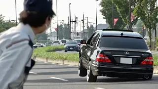 「歩道に出ないでください！？」情報量が多すぎる諸星一家 爆音空ぶかしスーパーカー加速サウンド 【搬出】