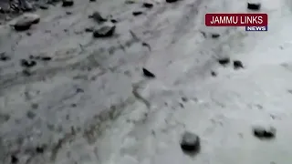Landslides, shooting stones block Jammu-Srinagar highway