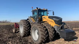 Challenger 1050 Tractor Pulling a 14 Bottom Plow in Illinois