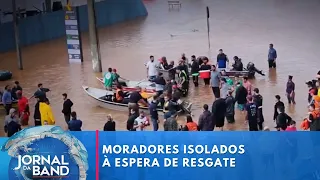 Equipes de resgate usam barcos para resgatar moradores isolados no RS | Jornal da Band