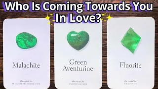 CANDLE WAX READING🕯💕WHO IS COMING TOWARDS YOU IN LOVE?🔥💖WHAT'S NEXT?💕#pickacard Tarot Reading