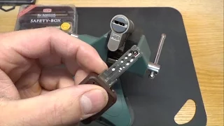 (31) Picking - DOM IX10 - 10 pin dimple euro cylinder with interactive element picked & gutted