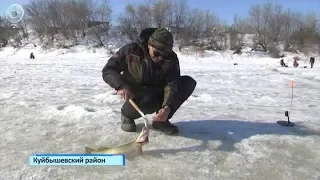 Почему рыбаки, не смотря на подтаявший лёд, не торопятся сматывать удочки?