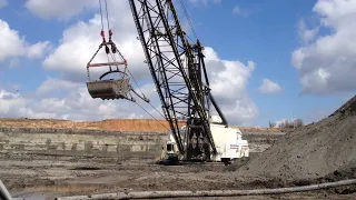 Big Dragline at Work