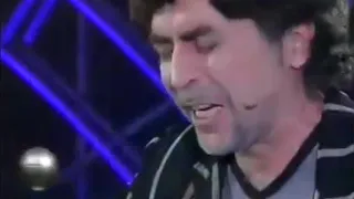 JOAQUIN SABINA le canta "MANO DE DIOS " A MARADONA EN VIVO