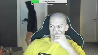 BAKA PRASE NIJE ZNAO DA JE LIVE !!!! POKAZAO DEVOJKU !!!!