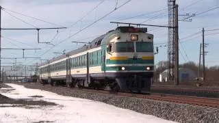 Дизель-поезд ДР1А-242 в ст. Юлемисте / DR1A-242 passing Ülemiste station