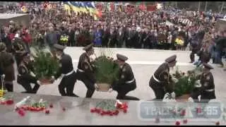 Одесса, 70 лет со дня освобождения, возложение цветов к стеле «Крылья Победы»