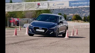 Hyundai i30 Fastback 2018 - Maniobra de esquiva (moose test) y eslalon | km77.com
