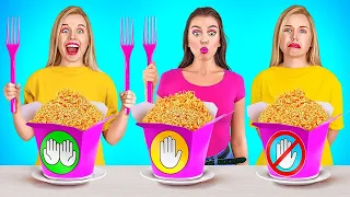 Reto de comer SIN MANOS VS. 1 MANO VS. 2 MANOS | ¡Chica suertuda VS. desafortunada! De 123 GO! FOOD