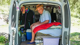 TIENE 71 AÑOS Y VIAJA SOLO EN UNA MINI CASA RODANTE POR LATINOAMÉRICA