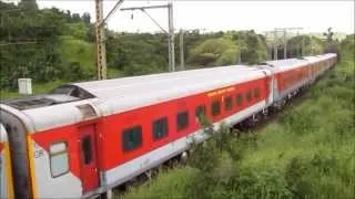 Dadar-Aurangabad JanShatabdi Express Meets NZM-LTT AC Special in Kasara-Igatpuri Ghats !!