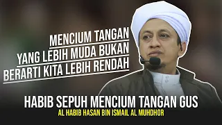 Habib Sepuh Mencium Tangan Ustadz - Al Habib Hasan bin Ismail Al Muhdhor