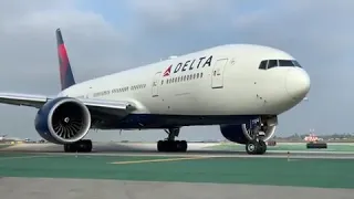 Delta 16 heavy, line up Boeing 777 200