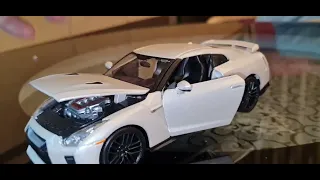 Nissan GT-R R35 2017 Diecast Car (Scale 1/24) by Bburago - Unboxing