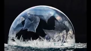 ЗАМОРОЖЕННЫЕ МЫЛЬНЫЕ ПУЗЫРИ   hope Carter photographed the crystallization of soap bubbles