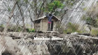 MEMBUAT SHELTER  HANGAT DI ATAS BONGKAHAN BATU SAAT HUJAN DERAS