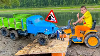 Darius saves his cars from the mud and learns Traffic sign for kids