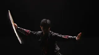 Небольшой перфоманс от Янь Си - практика ушу с веером / Yan Xi's mesmerizing wushu fan performance