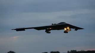 2 USAF B-2s arrive into RAF Fairford for a refuelling stop - 17/8/23 4K