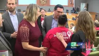 Woman Punches Officer During 2015 Sacramento City Council Meeting