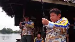 Fishing Video !!! Indonesia Family Awesome Mekong Catfish Fishing Thailand- BKKGUY